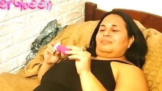 Mommy Hot Jerking Off Fake Penis In Couch